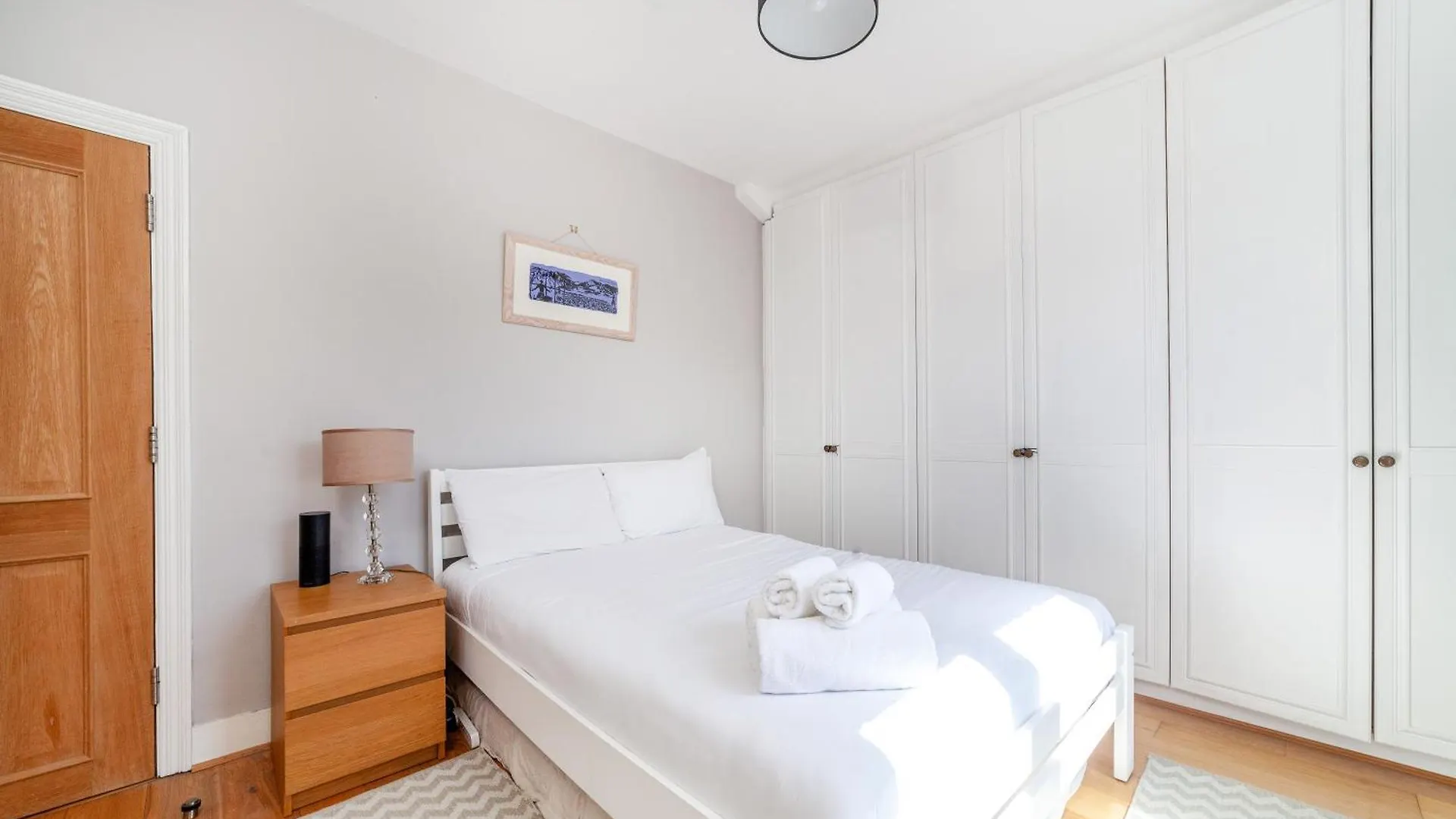 Charming Retreat West London - Spacious & Modern Hanwell Apartment