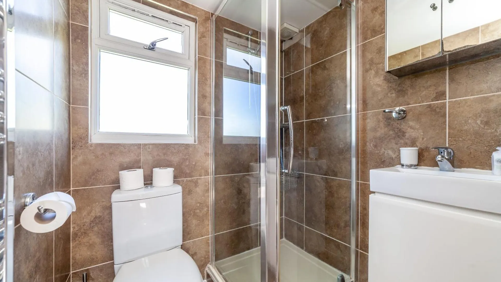 Apartment Charming Retreat West London - Spacious & Modern Hanwell
